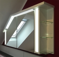 Spiegelschrank mit integrierter Beleuchtung